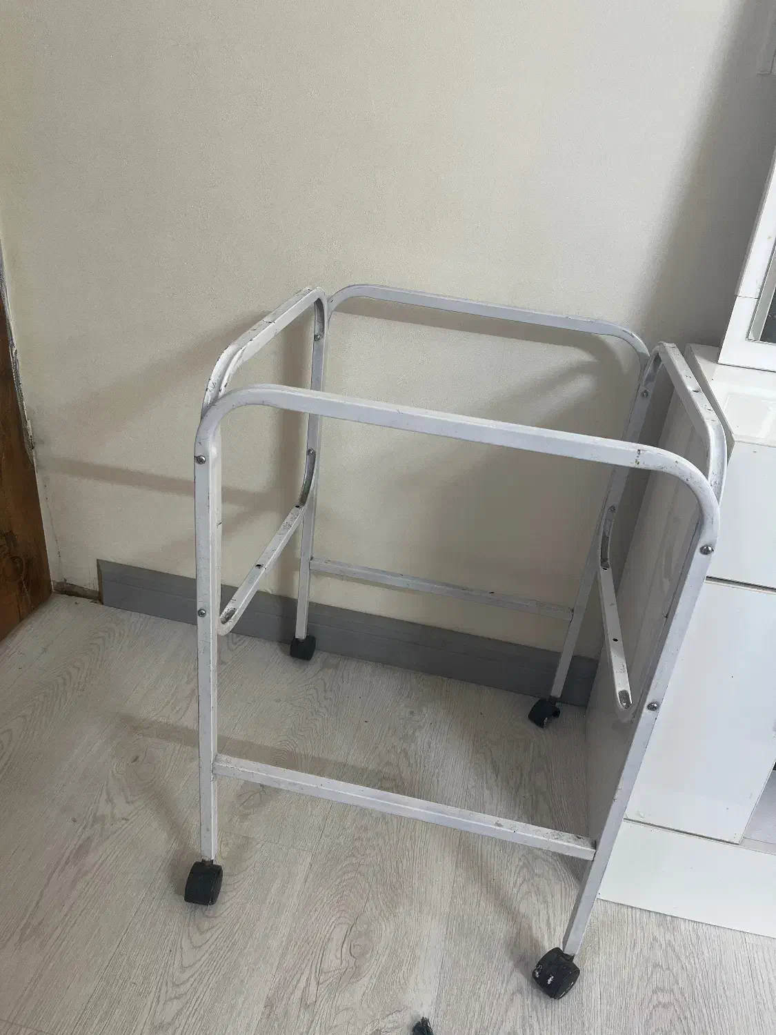 پایه قفس|پرنده|شیراز, پودنک|دیوار