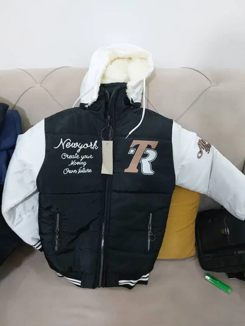 کاپشن|کفش و لباس بچه|لشت نشا, |دیوار