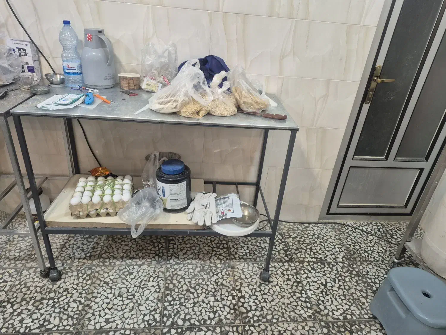 میز کار اهنی چرخ دار . عروس . گرینچیک|لوازم جانبی حیوانات|گنبد کاووس, |دیوار