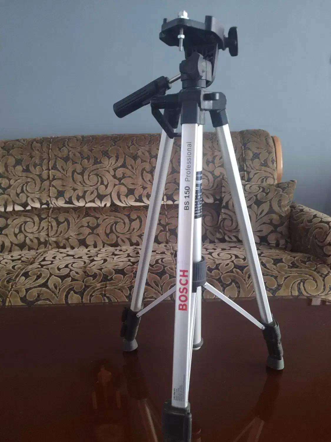 پایه تراز لیزری مارک بوش نو هست اصل میباشد|ابزارآلات|شیراز, شهرک جماران|دیوار