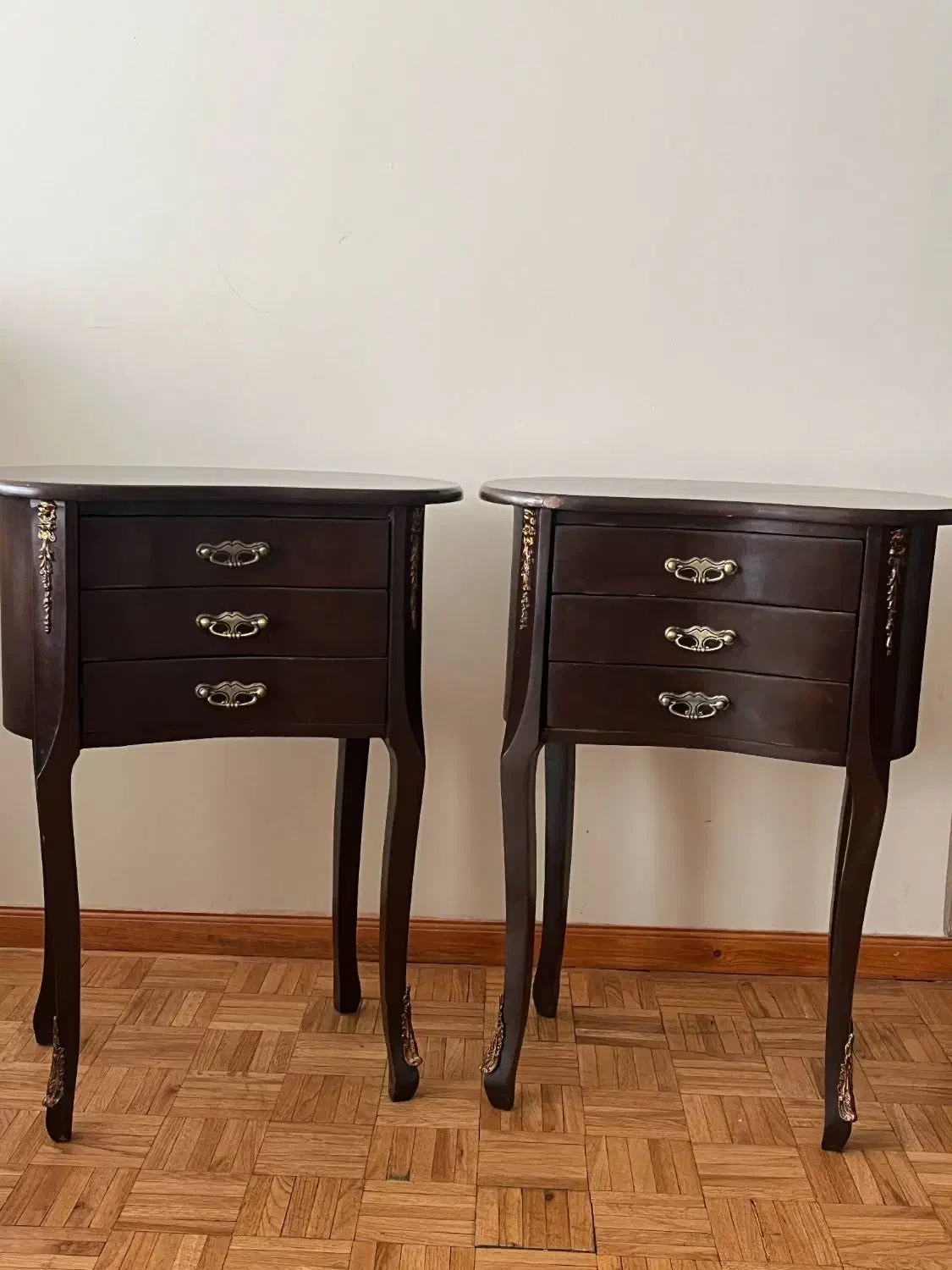 ۲عدد میز سه کشویی چوبی مناسب آباژور ولوازم تزئینی|بوفه، ویترین، کنسول|اصفهان, سعادتآباد|دیوار