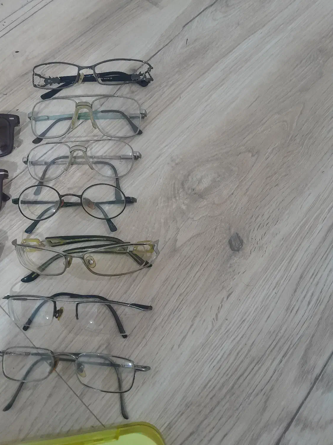 عینک تعدادی|زیورآلات و اکسسوری|رشت, حومه رشت|دیوار