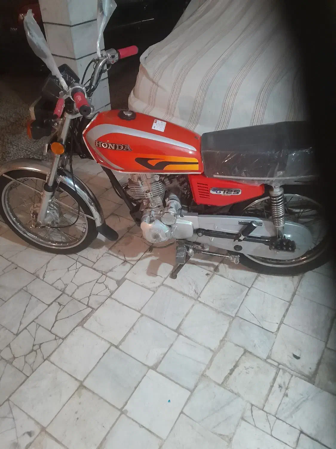 هوندا ۱۲۵استارتی ۵دنده مدل ۸۶ مزایده با پلاک قدیم|موتورسیکلت|بوئین زهرا, |دیوار