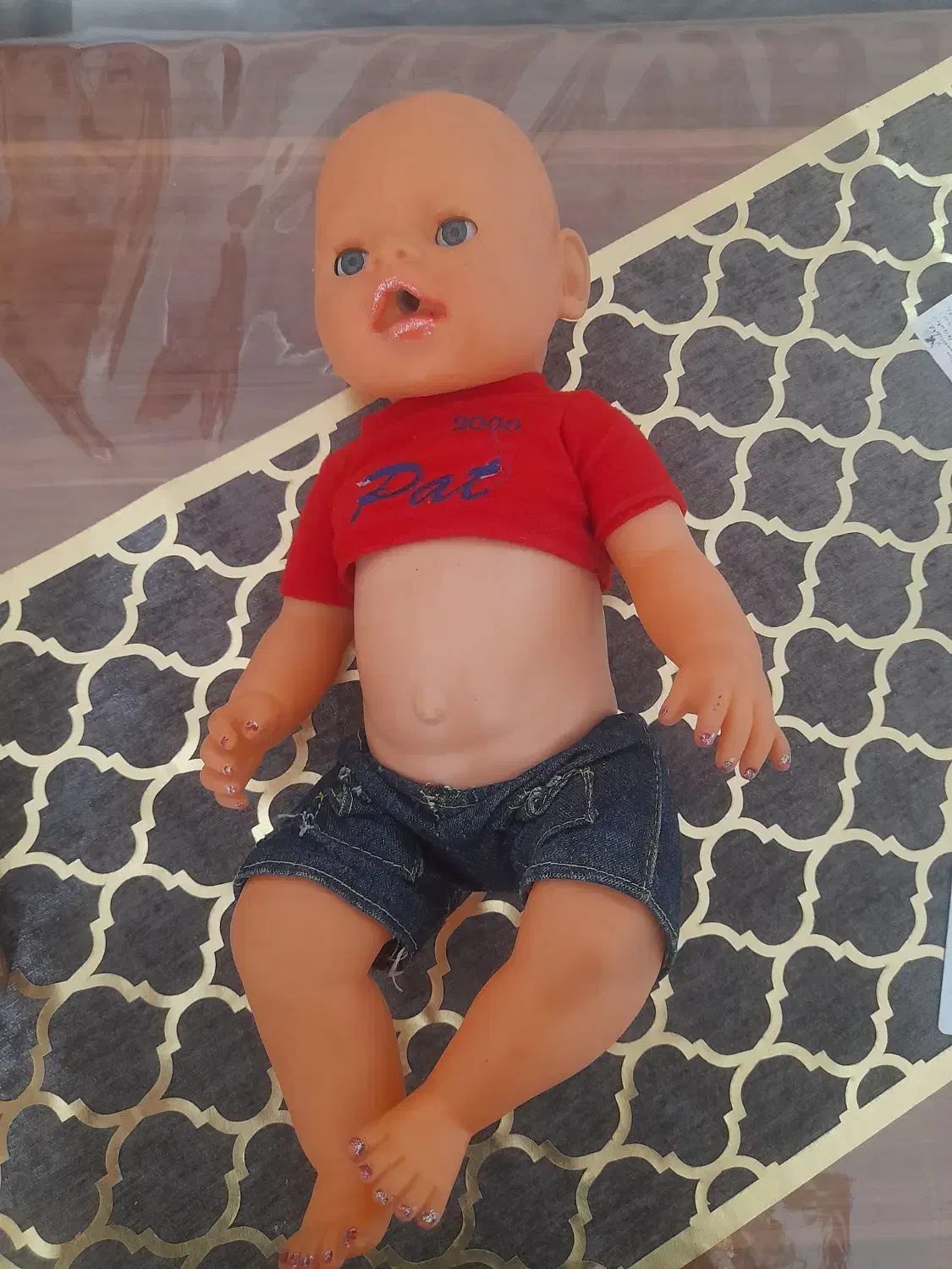 عروسک|اسباببازی بچه|رباطکریم, رباطکریم|دیوار