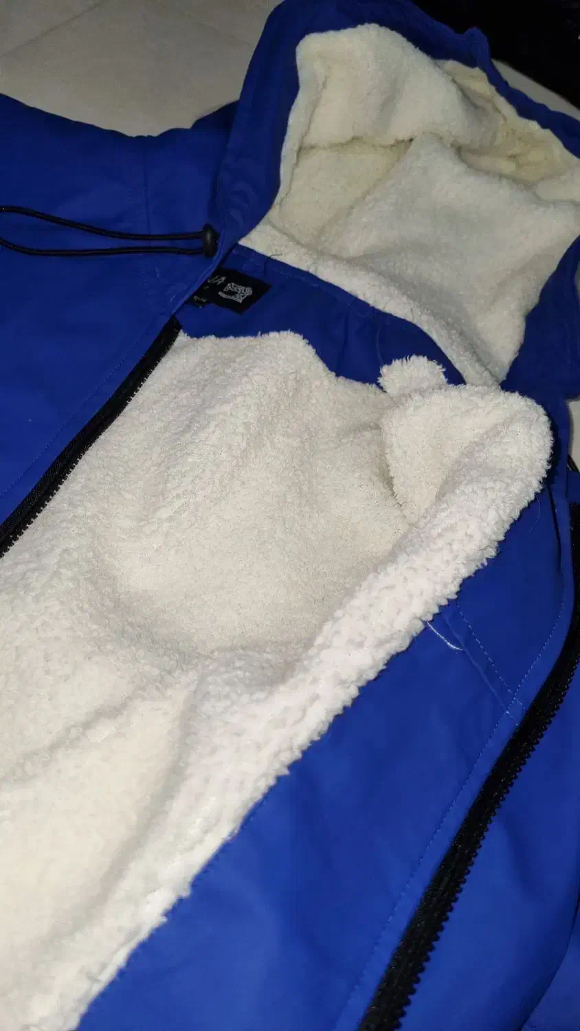 کاپشن|لباس|مشگین شهر, |دیوار