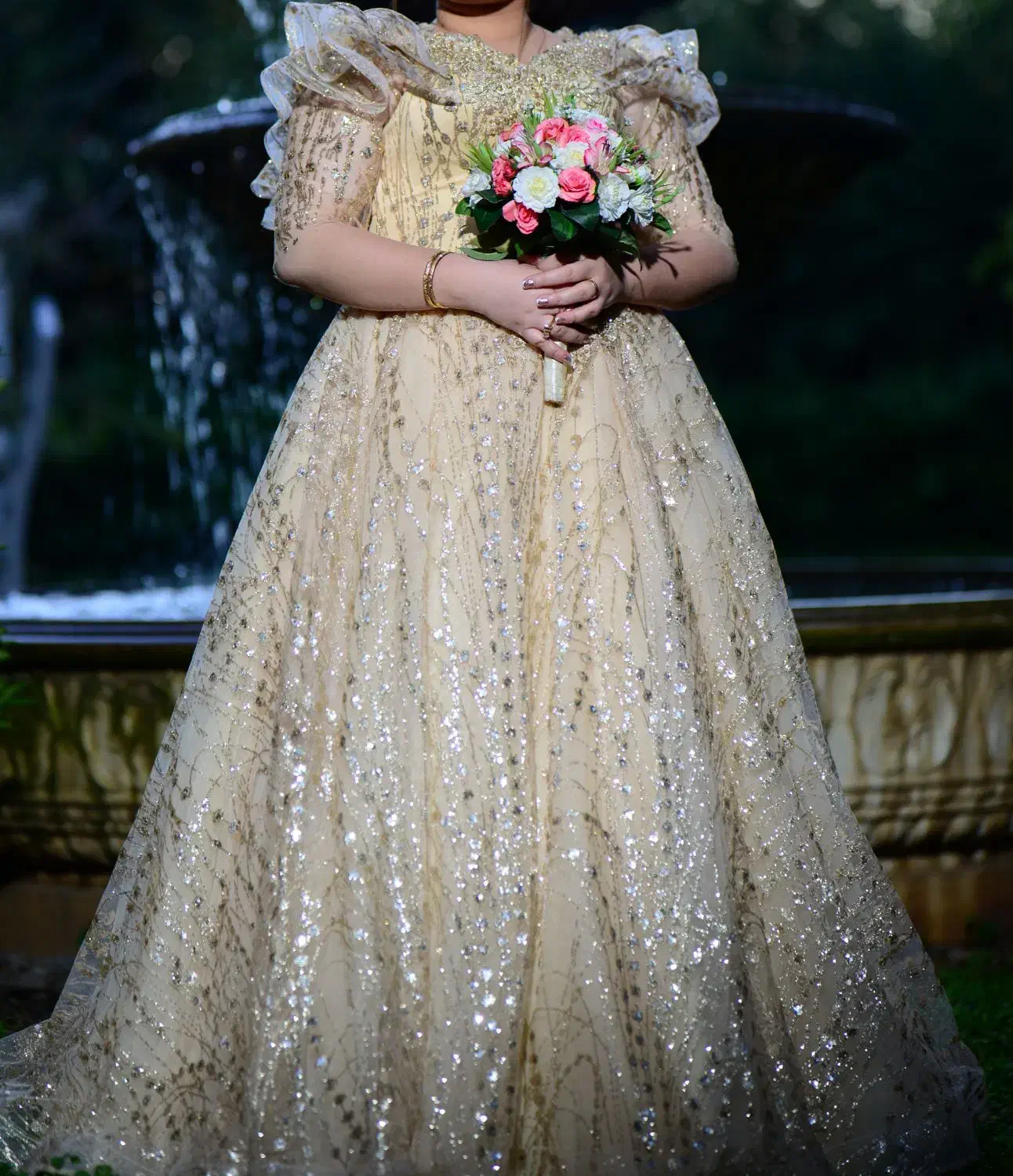 لباس عقد|لباس|صومعه‌سرا, |دیوار