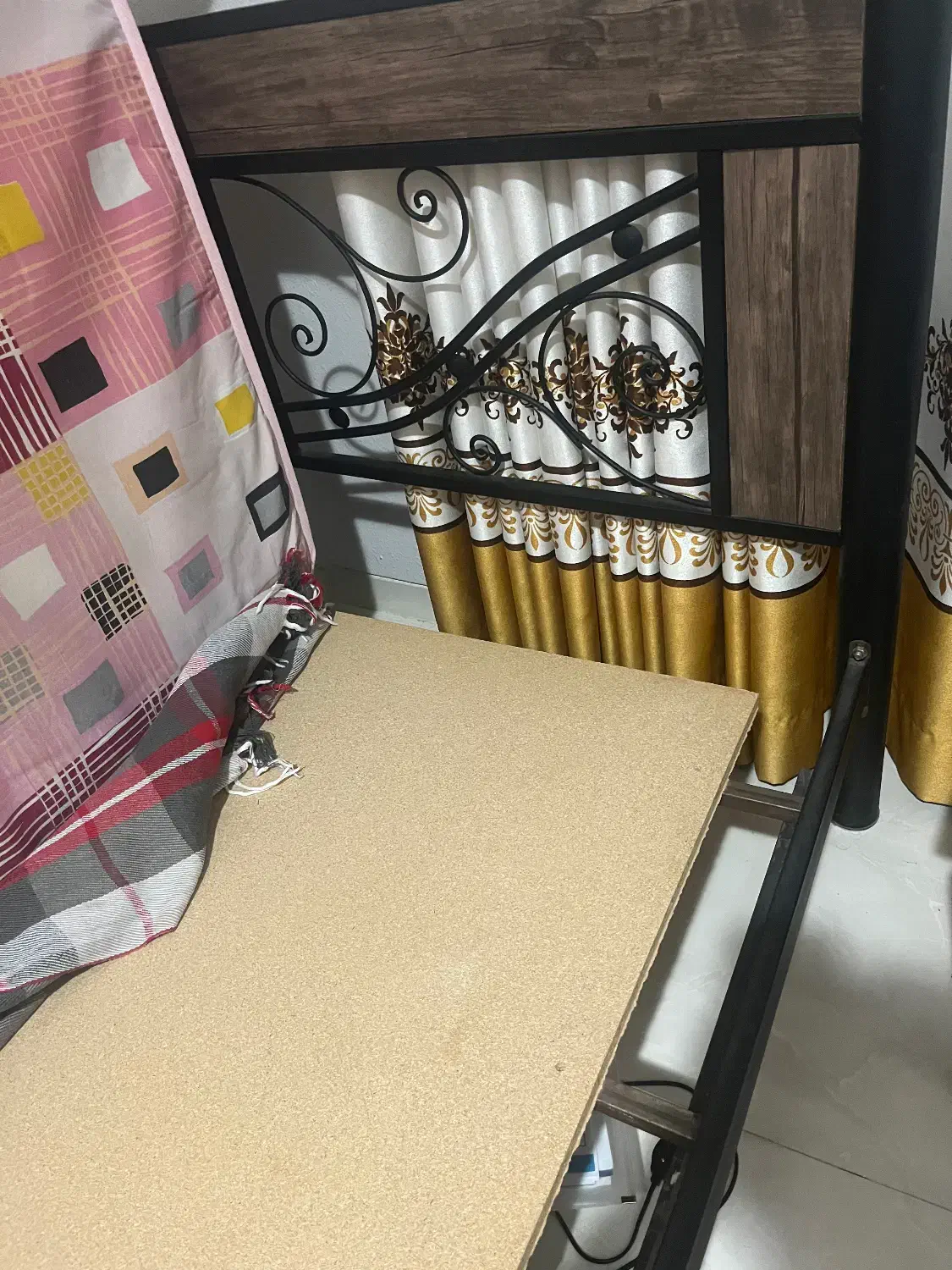 تخت یک نفره|تخت و سرویس خواب|شیراز, شهرک والفجر|دیوار