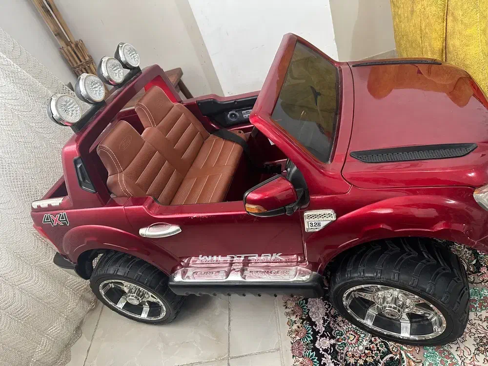 ماشین شارژی تمیز|اسباب‌بازی بچه|ایلام, |دیوار