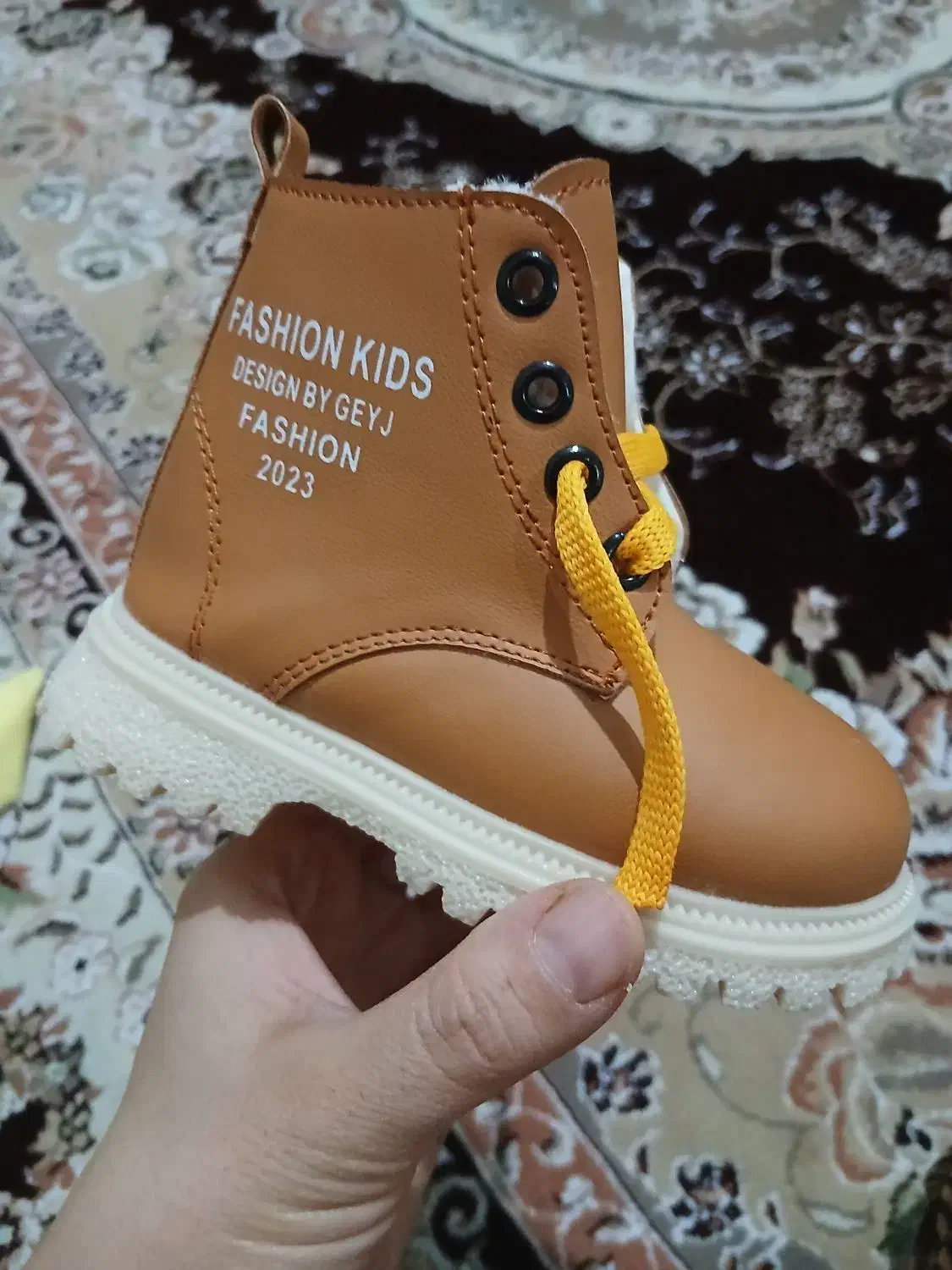 کفش قیمت ۴۰۰هزارسالم چون پسرم کفش کوچک بود|کیف، کفش، کمربند|ورامین, ورامین|دیوار