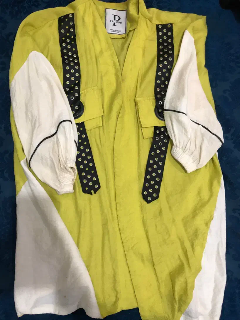 دو عدد مانتو زیبا|لباس|ساری, |دیوار