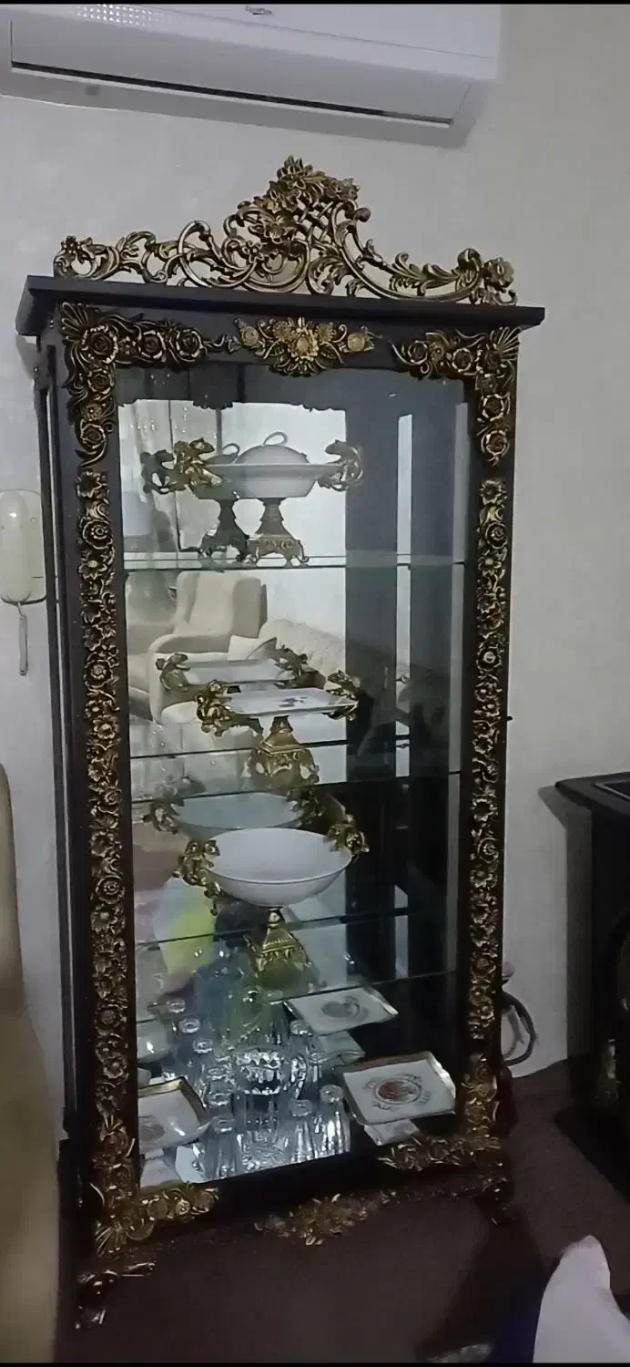 یک بوفه نو|بوفه، ویترین، کنسول|خوی, |دیوار