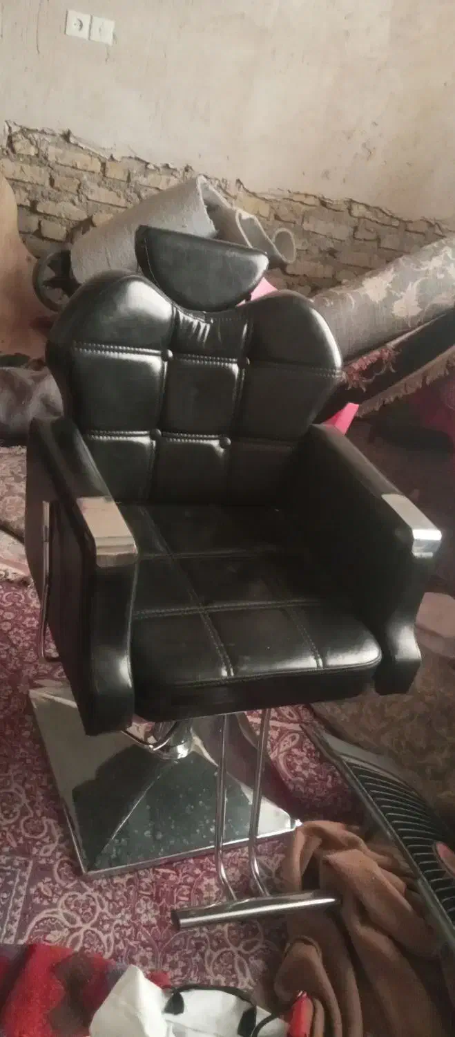 صندلی جک دار و تنظیم ارتفاع پمپی برای آرایشگری|آرایشگاه و سالنهای زیبایی|قیروکارزین, |دیوار