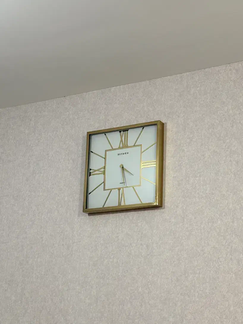 ساعت دیواری|ساعت دیواری و تزئینی|صدرا-فارس, فاز ۱|دیوار