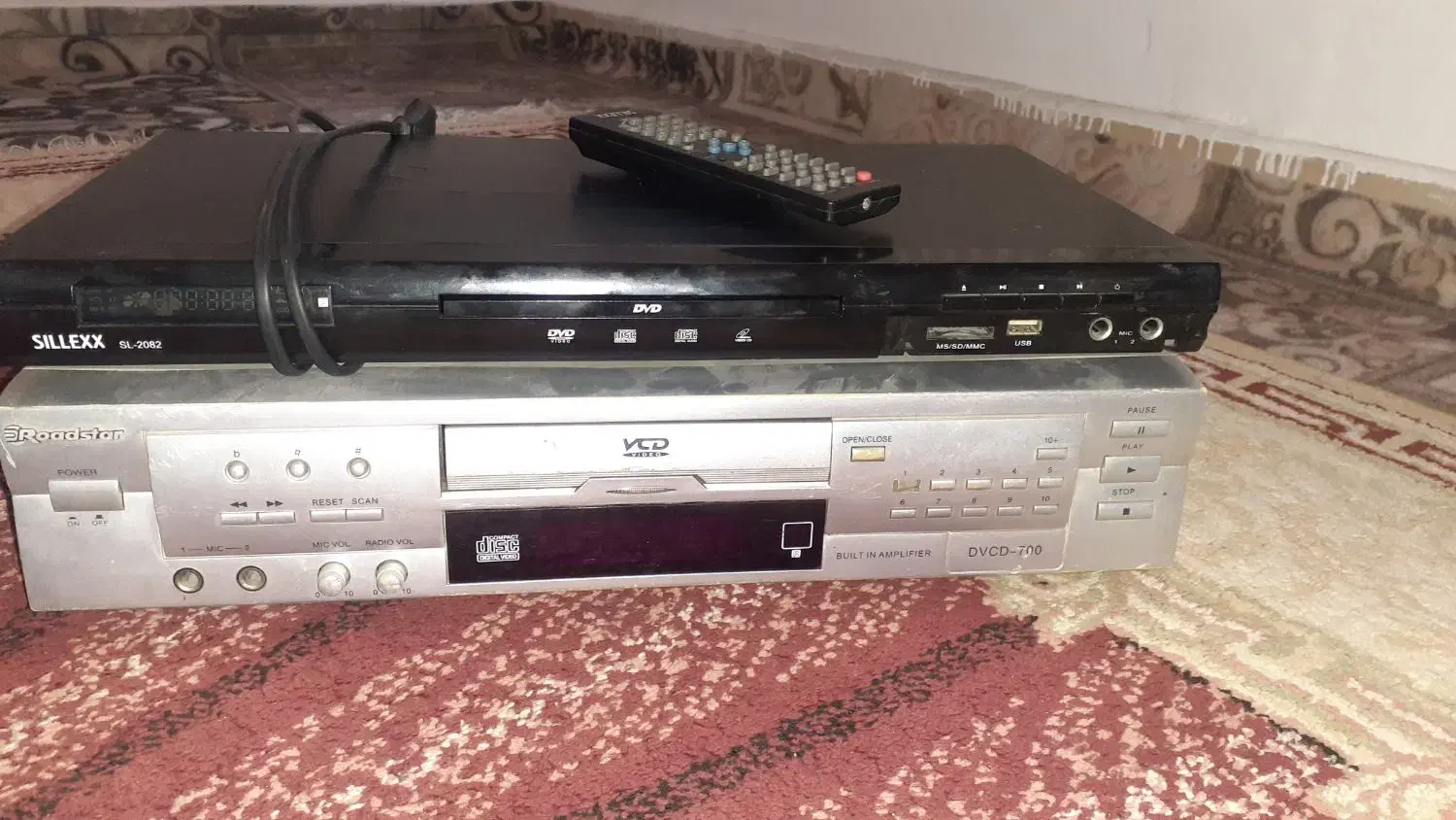 یک عدد دی وی دی و یک عدد سی دی|پخش‌کننده DVD و ویدیو|گرگان, |دیوار