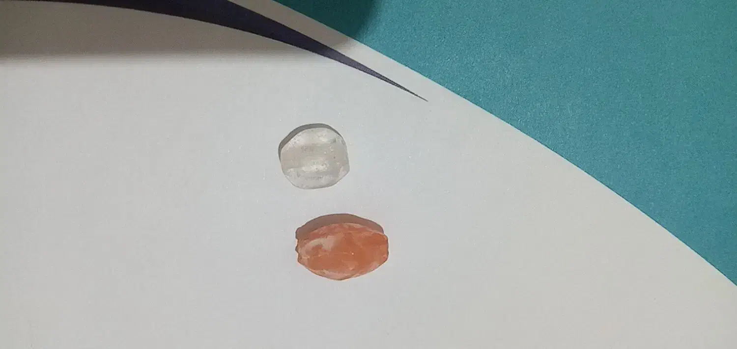 مهره عقیق قدیمی و سنگ خاص|کلکسیون اشیاء عتیقه|سنخواست, |دیوار