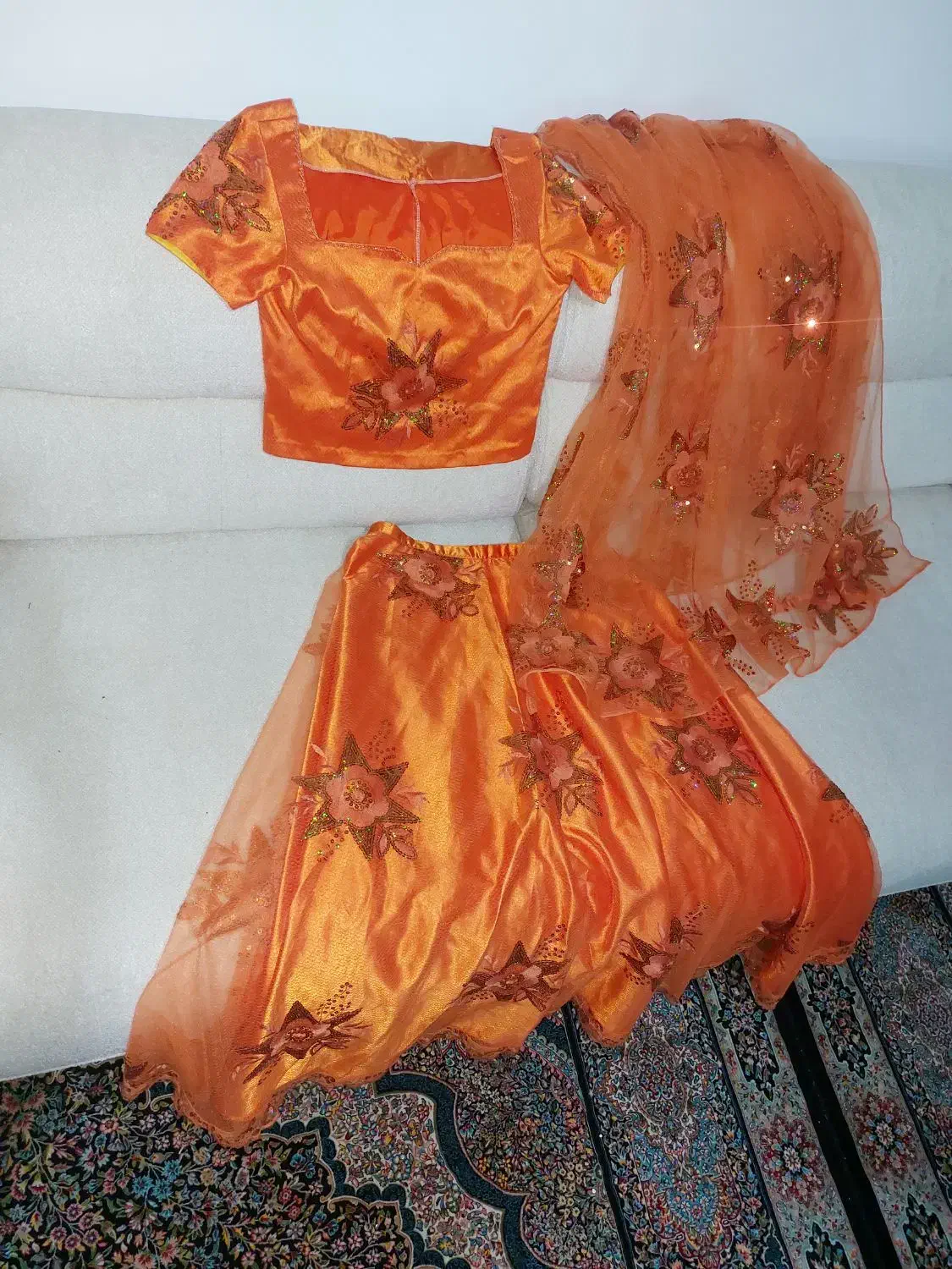 لباس هندی|لباس|هشتگرد, شهرک ولیعصر (مهستان)|دیوار