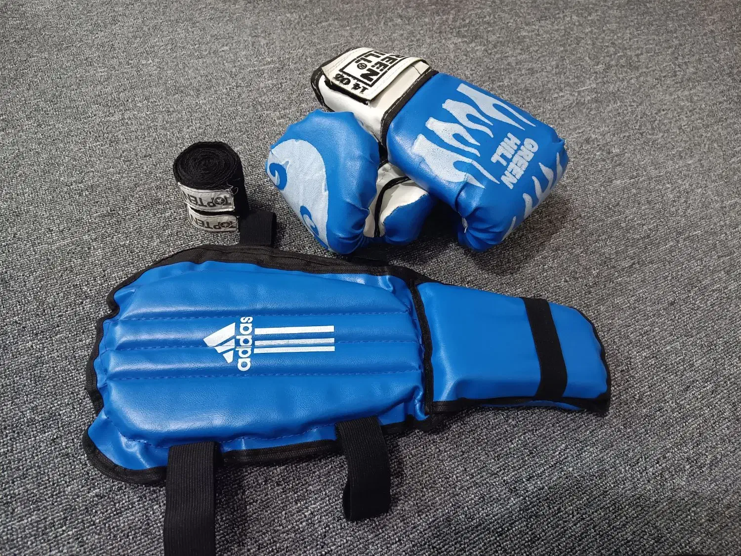 دو عدد باند بوکس و دوعدد دستکش و دو عدد ساق پا.|تجهیزات ورزشی|دلیجان, |دیوار