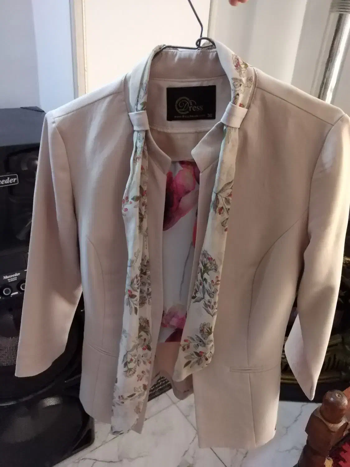 کت ودامن|لباس|قرچک, زیبا شهر|دیوار