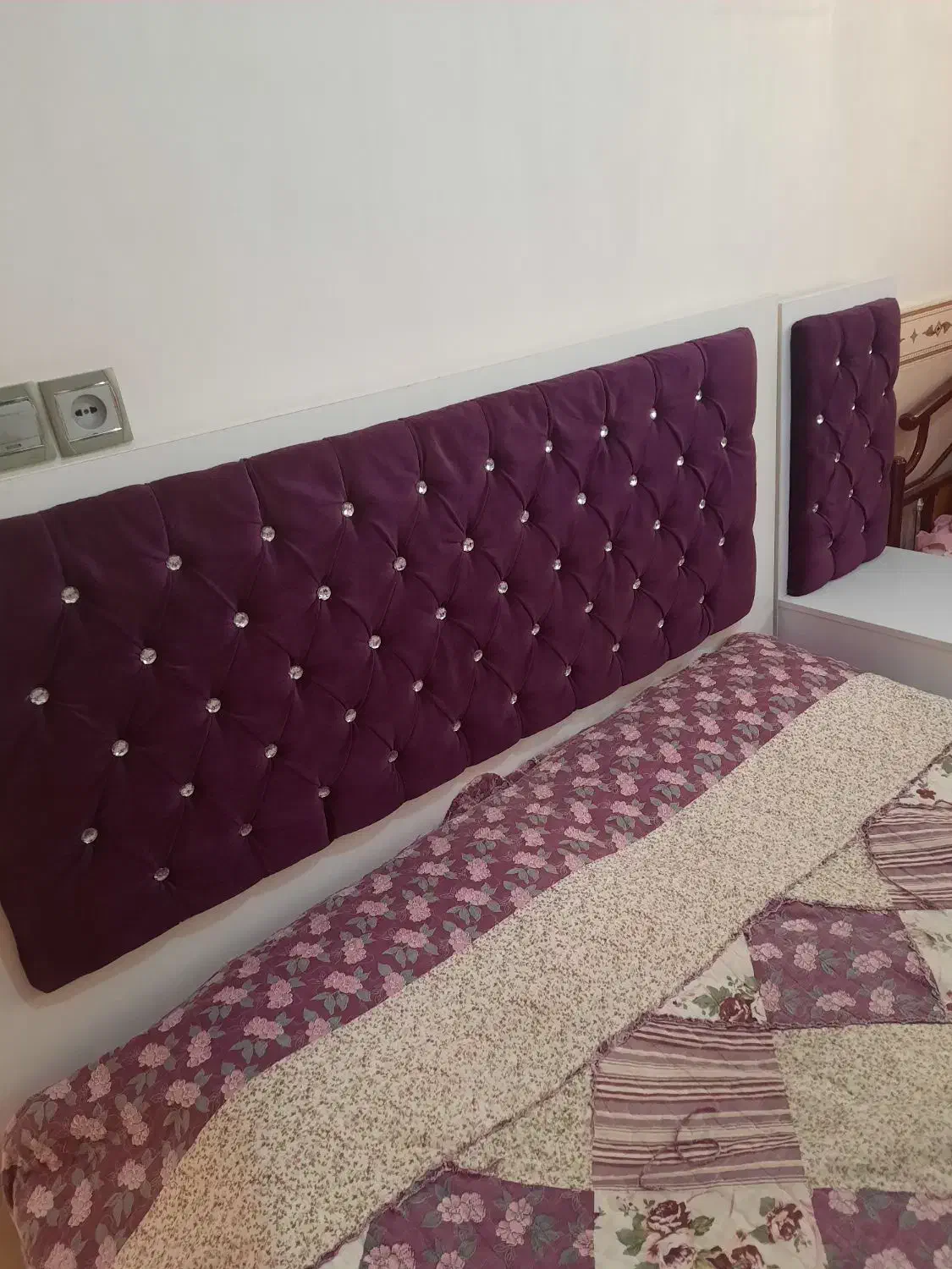 تخت خواب|تخت و سرویس خواب|صحنه, |دیوار