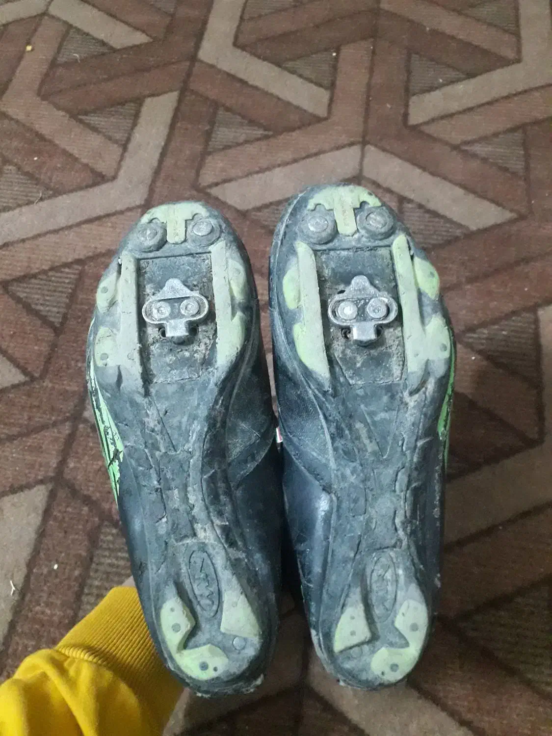 کفش دوچرخه کوهستان سایز۴ و کلاه.لاستیک۲۹|دوچرخه، اسکیت، اسکوتر|مشهد, امامیه (شهرک غرب)|دیوار