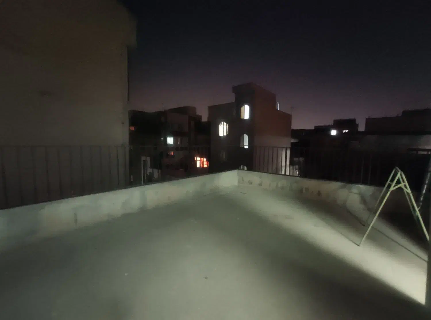 ۹۸ متری دو خوابه، نبش، بر حیدری