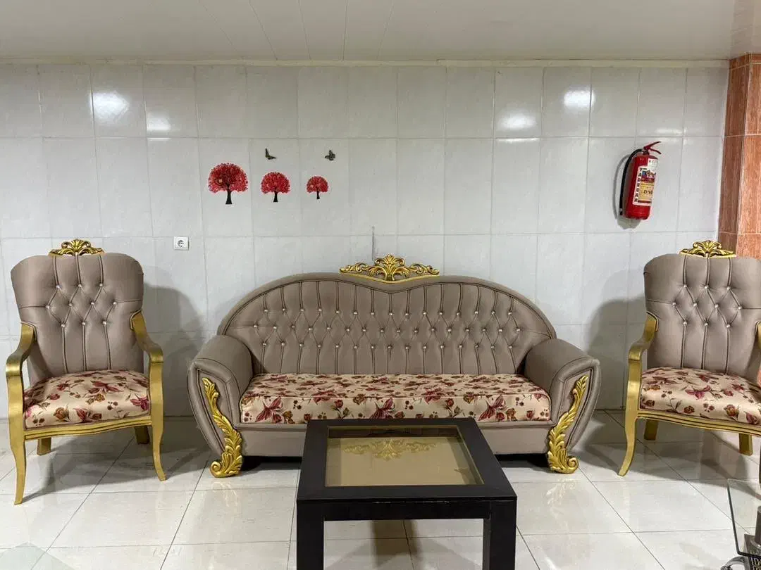 مبل نیم ست کلادرحدنوهمراه با۴عددمیز۲تاعسلی و ۲بزرگ|مبلمان خانگی و میز عسلی|تبریز, |دیوار