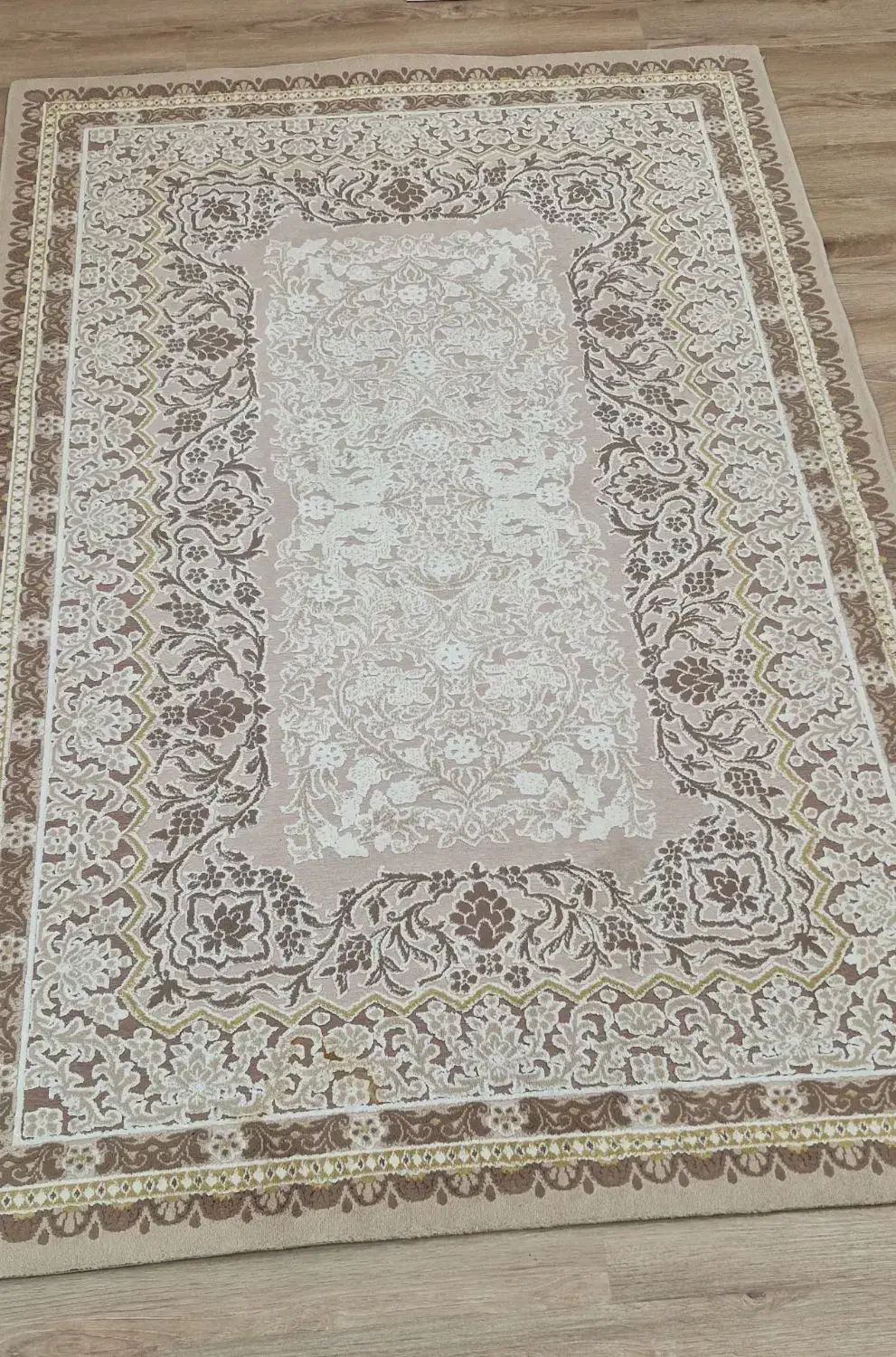 فرش|فرش|تهران, نگین غرب|دیوار