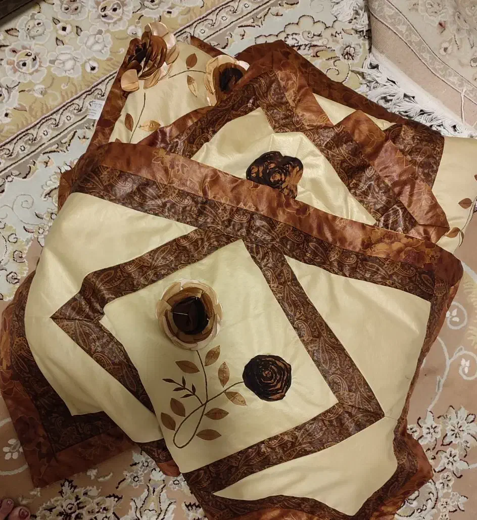 رو تختی و رو بالشتی|رختخواب، بالش، پتو|همدان, |دیوار