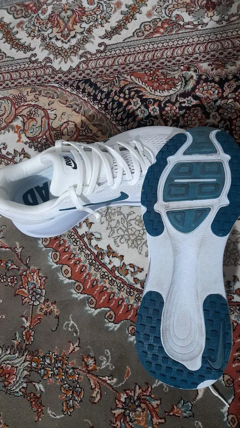 کتونی نایک وُمرو ۱۸ اورجینال اصلی|کیف، کفش، کمربند|تهران, امام زاده عبدالله|دیوار