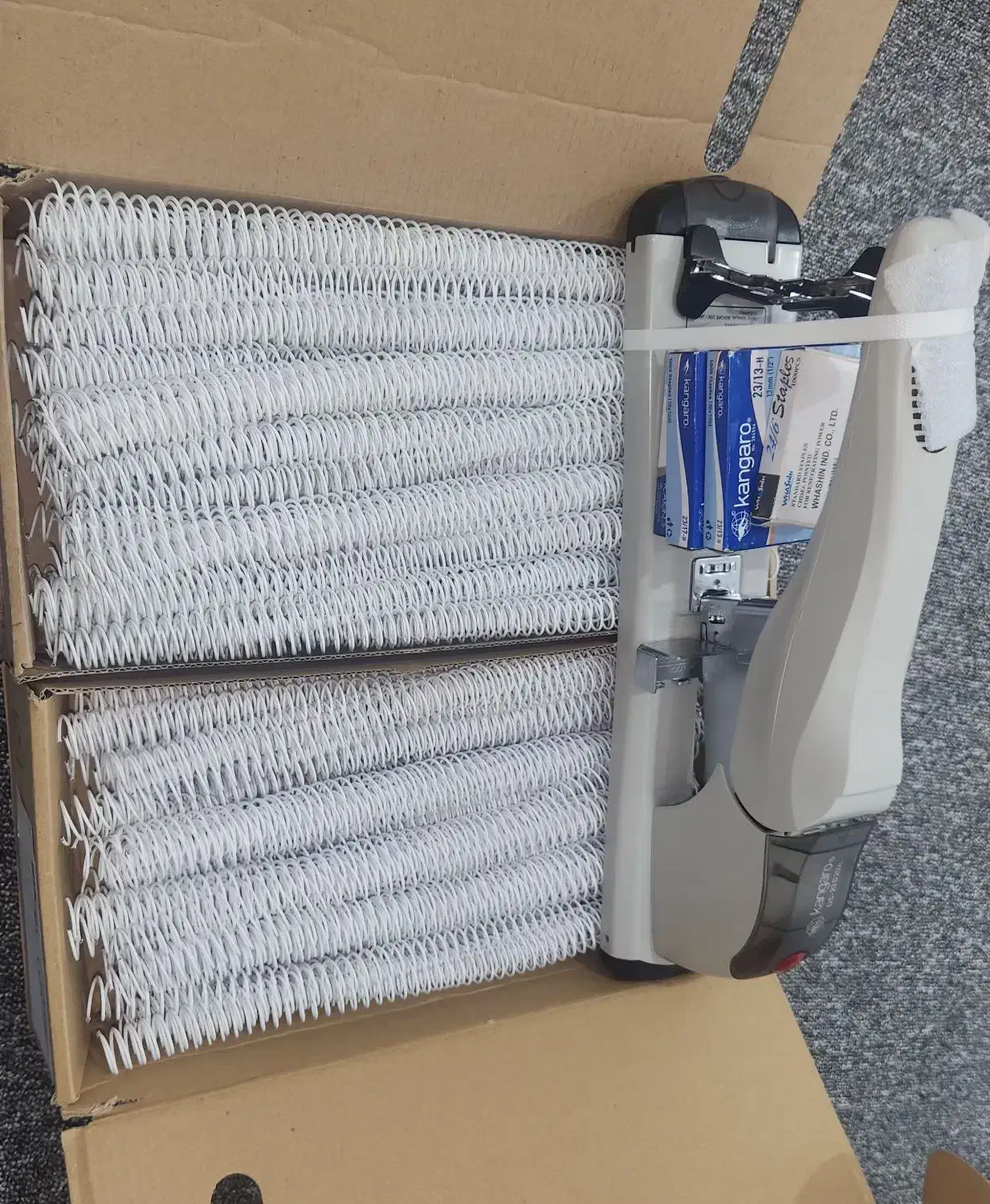 سیمی کردن ۴۰ت و منگنه ۵ت کتاب و جزوه ( صحافی فنری|خدمات رایانه‌ای و موبایل|بندر کنگان, |دیوار