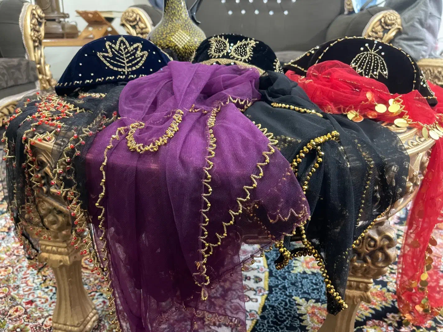 لچک ،روسری|لباس|یاسوج, |دیوار