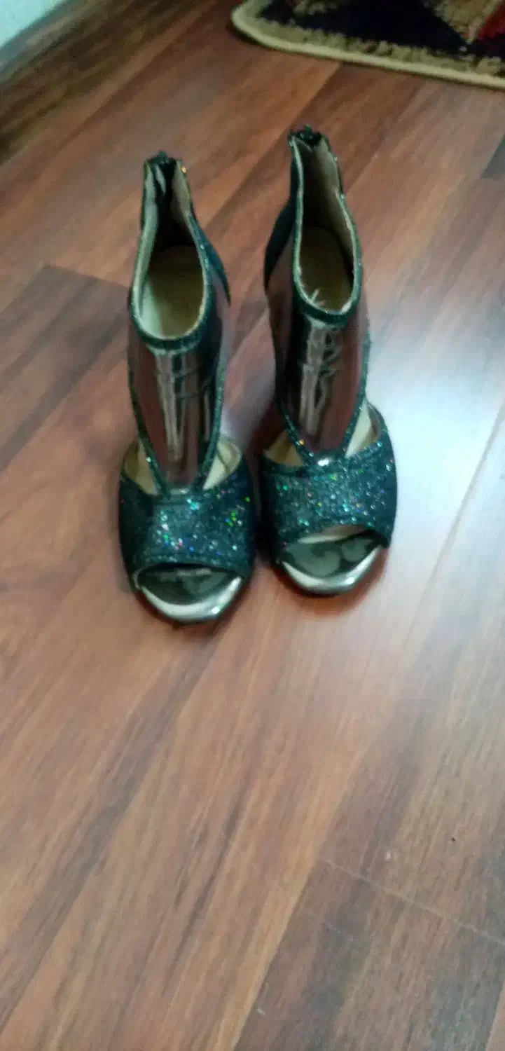 کفش مجلسی|کیف، کفش، کمربند|ایلخچی, |دیوار