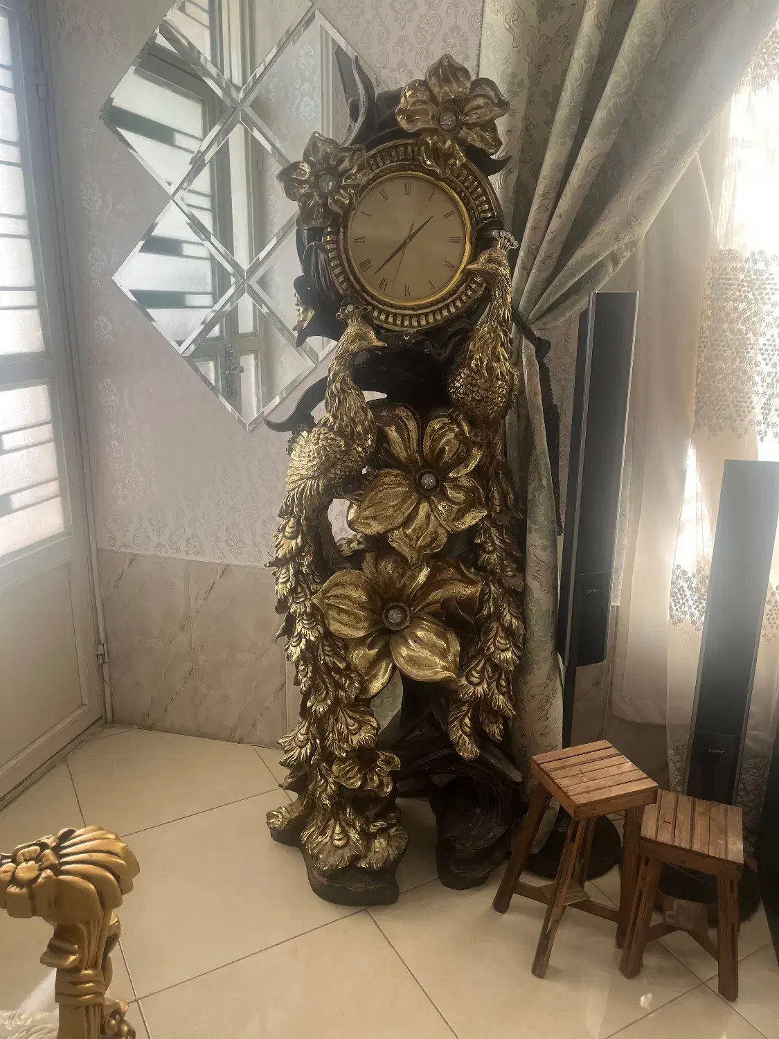 سا تختخواب دو نفره و ساعت ایستاده|مبلمان خانگی و میز عسلی|جهرم, |دیوار