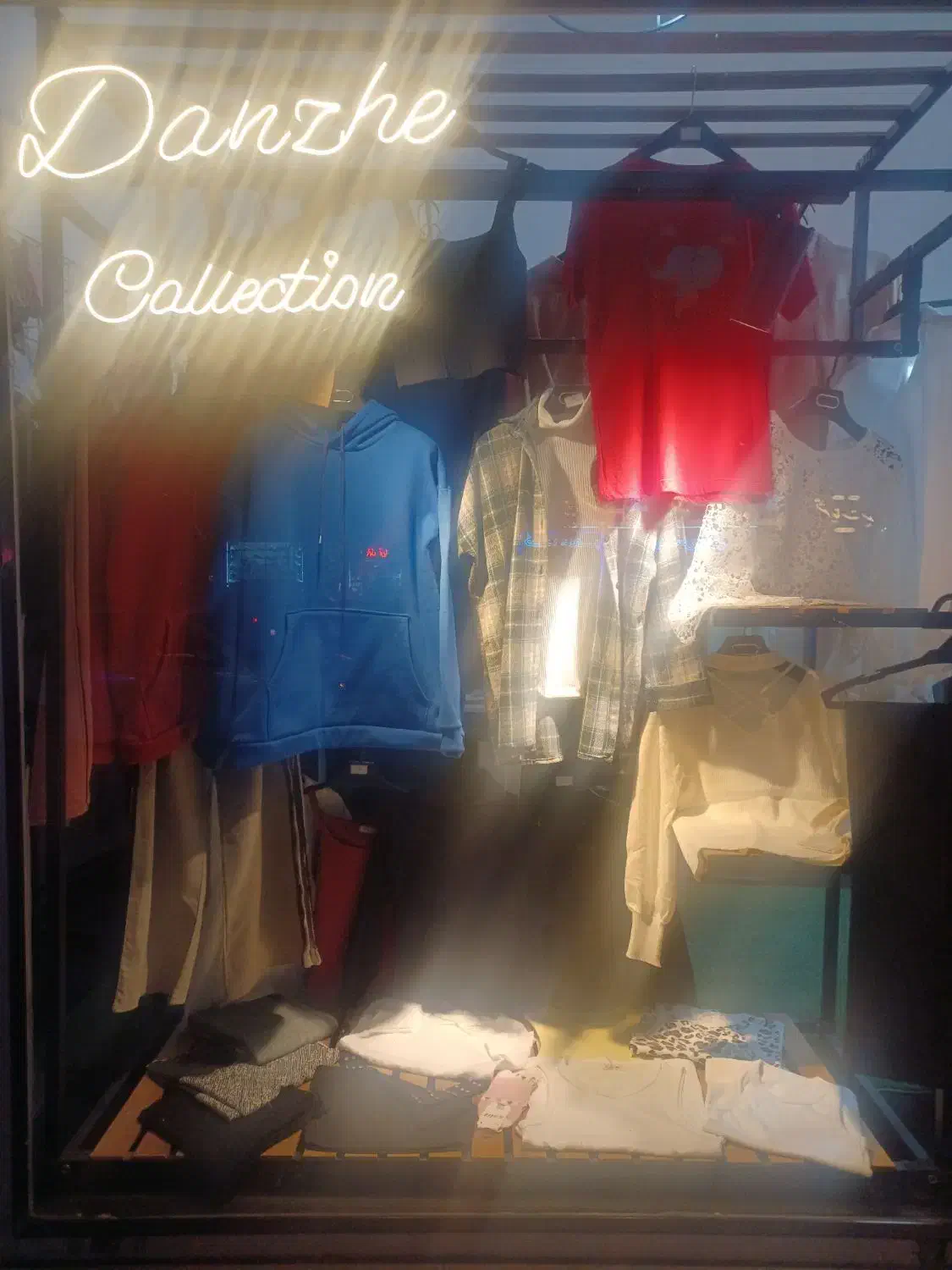 ارزانسرای زنانه دانژه نبش میدان امام حسین|لباس|خرمدره, |دیوار