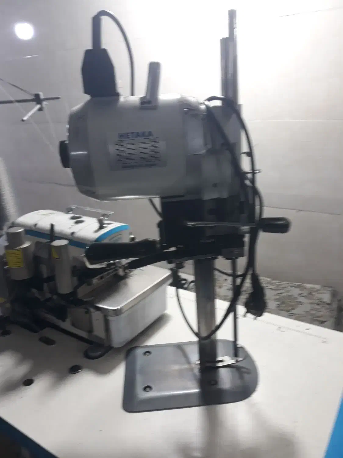 قیچی برقی|چرخ خیاطی و ریسندگی|قرچک, شهرک طلائیه|دیوار