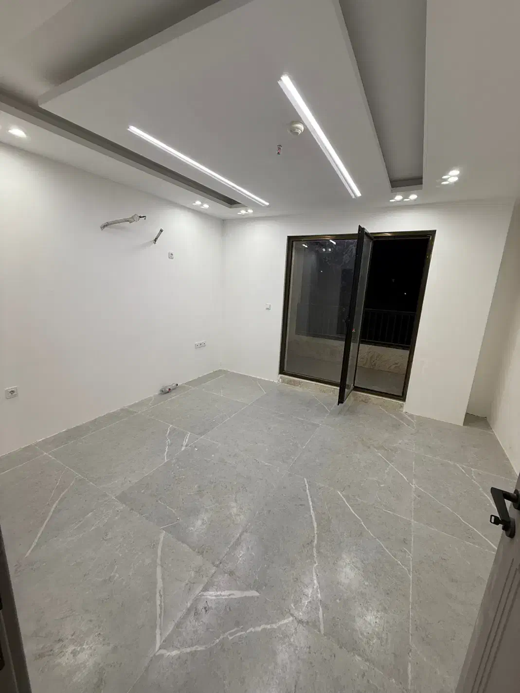 فروش آپارتمان لوکس ۱۸۰ متری/خیابان سعادت|فروش آپارتمان|بندرعباس, |دیوار