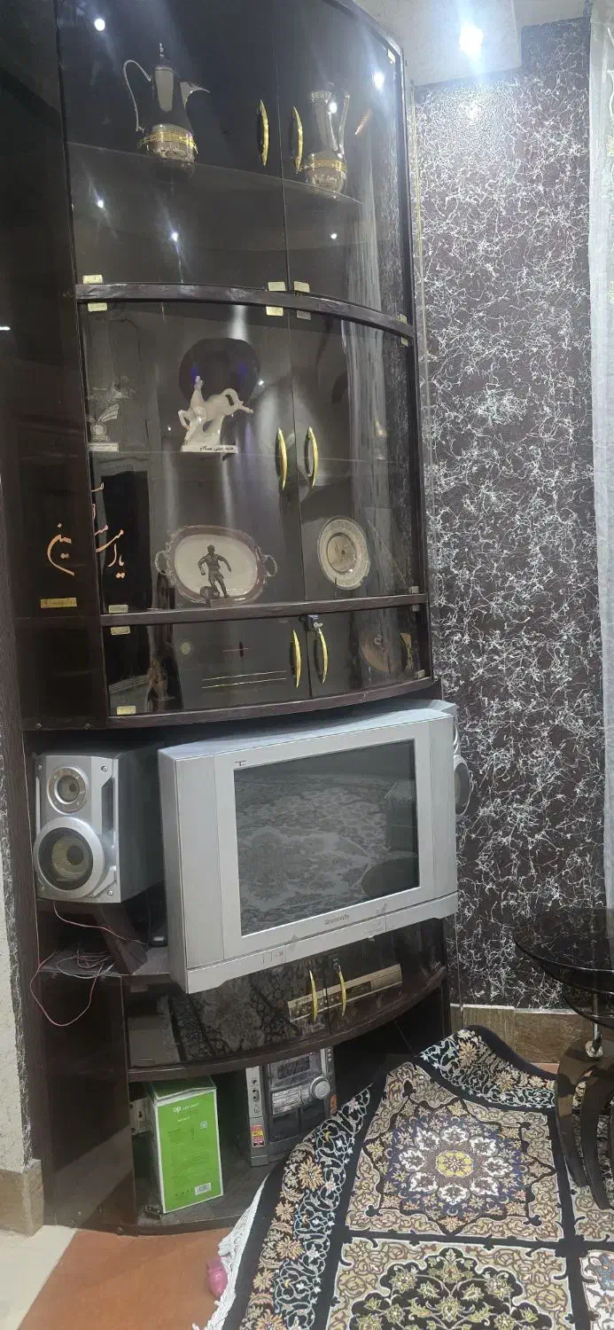 تلوزیون و میز تلوزیون  بوفه ای تمیز و‌نو|تلویزیون و پروژکتور|اهواز, کوی شهروند|دیوار