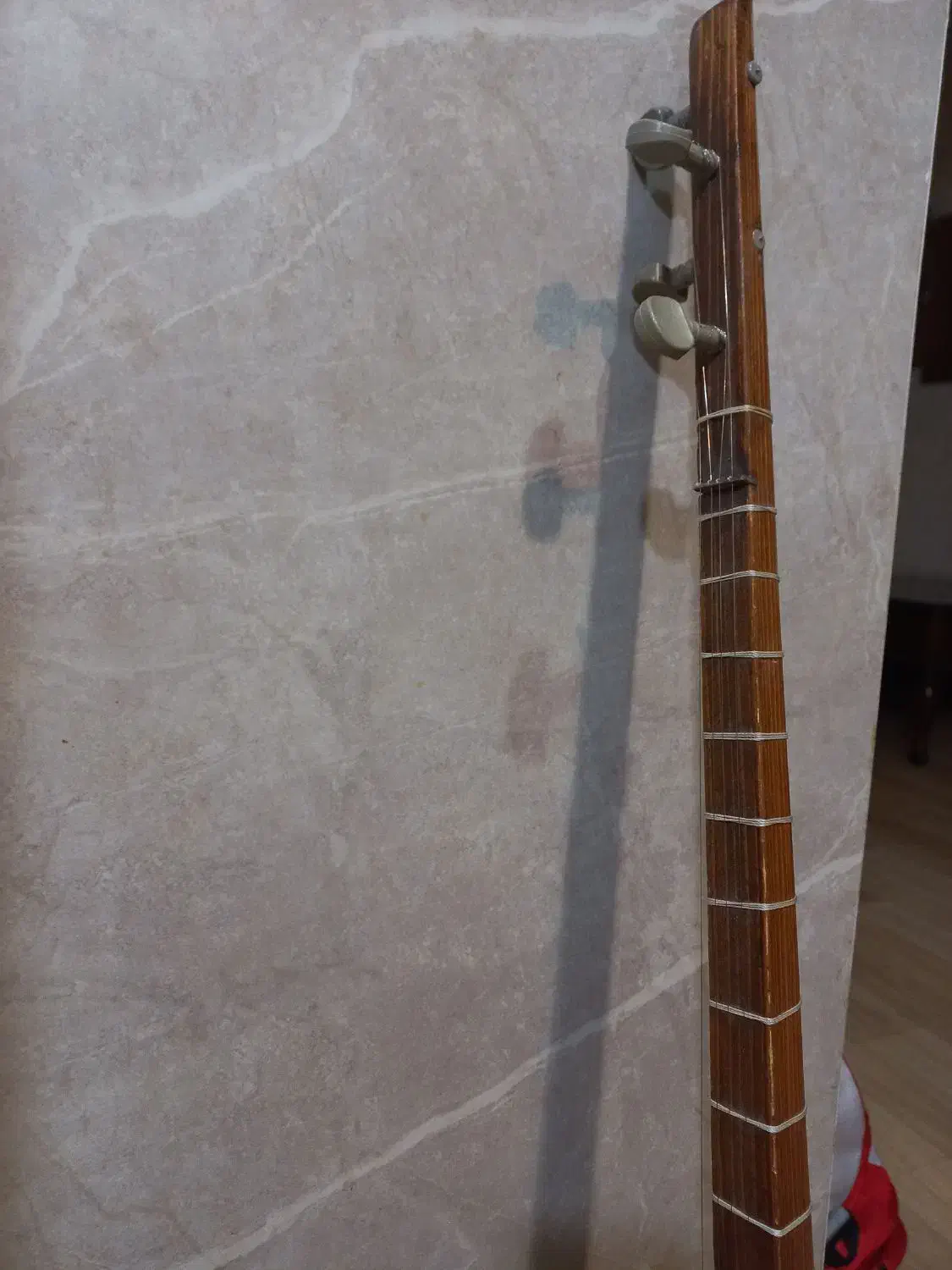 سه تار در حد نو|سازهای سنتی|آمل, |دیوار