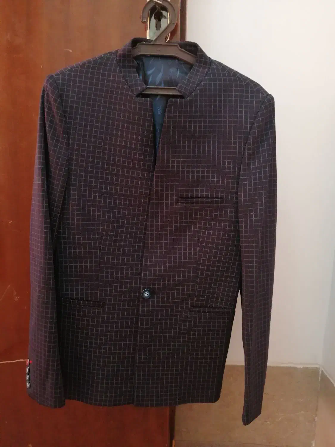 کت تک مردانه|لباس|مرودشت, تامین اجتماعی‎|دیوار