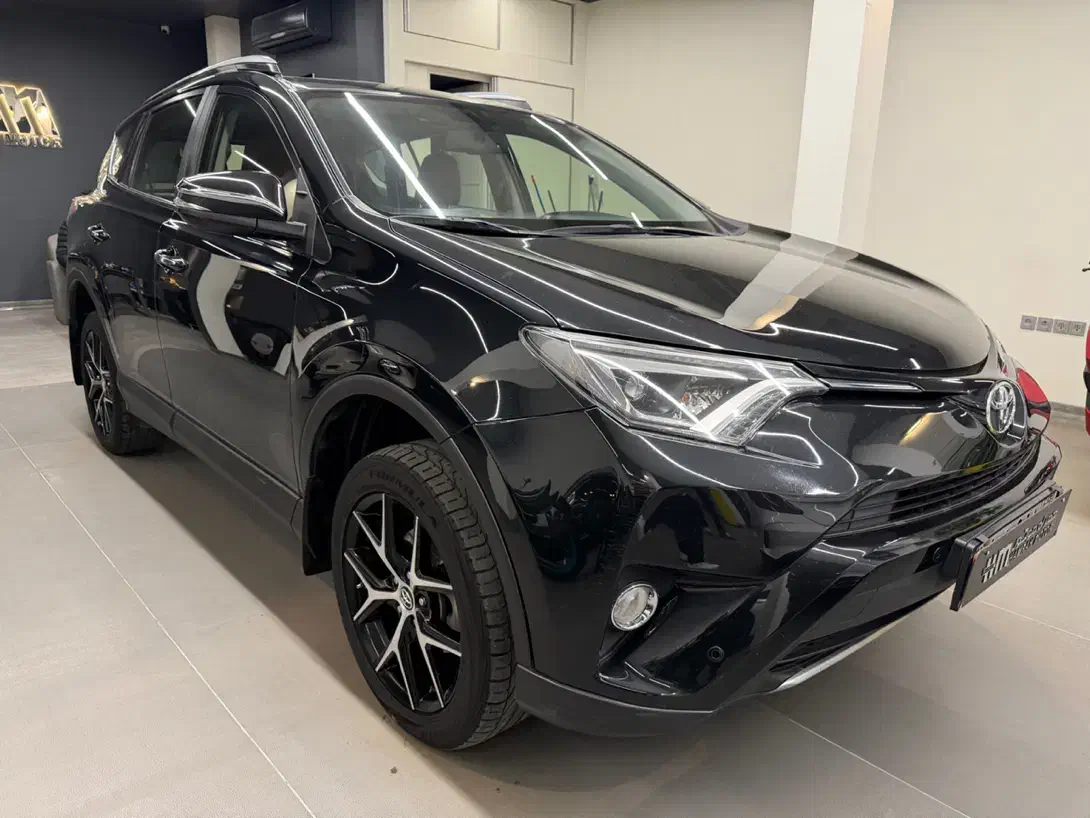 تویوتا راو۴ مشکی ۲۰۱۷ فول عمان 145تا کار بدون رنگ|خودرو سواری و وانت|اصفهان, مسجد مصلی|دیوار