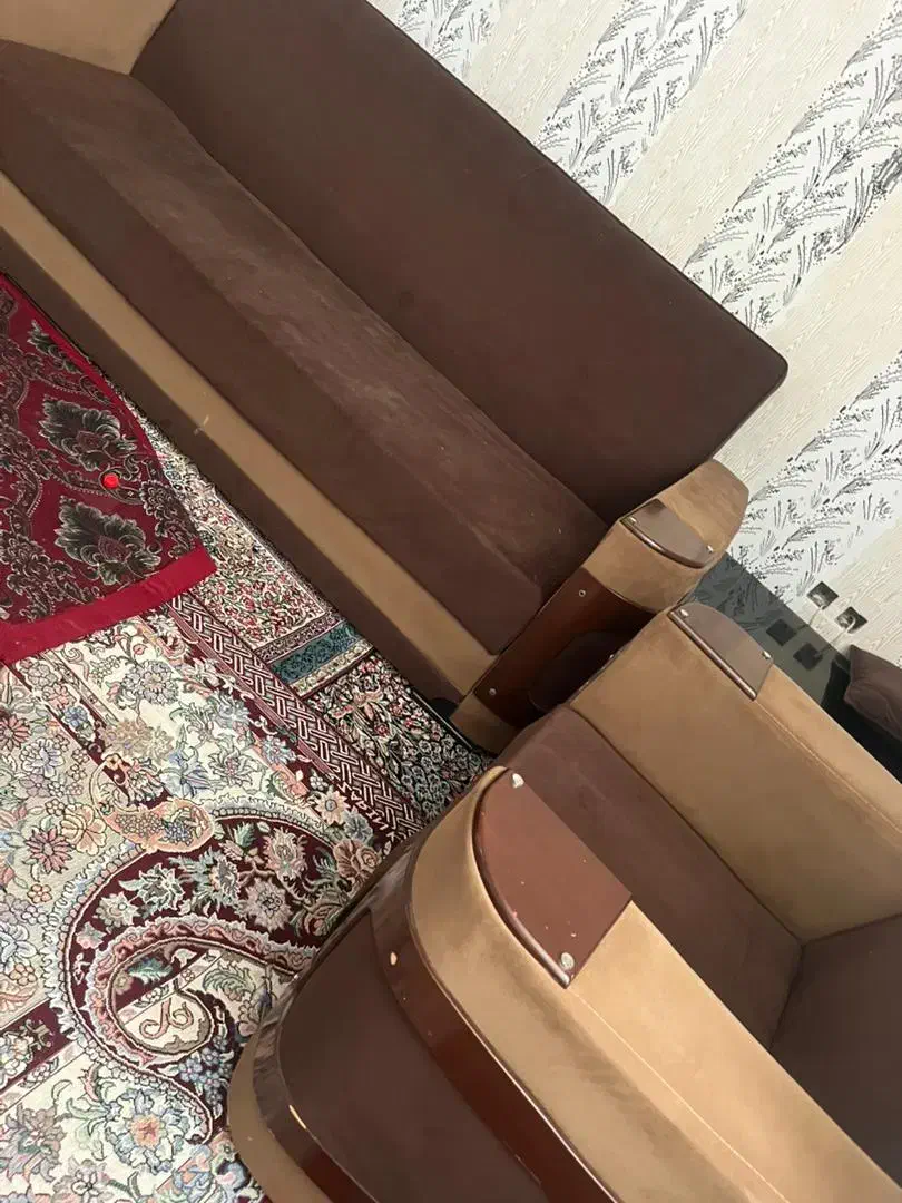 میل ۵ نفره درحد نو  تخت داری ویژگی تخت شو هست|مبلمان خانگی و میز عسلی|جیرفت, |دیوار
