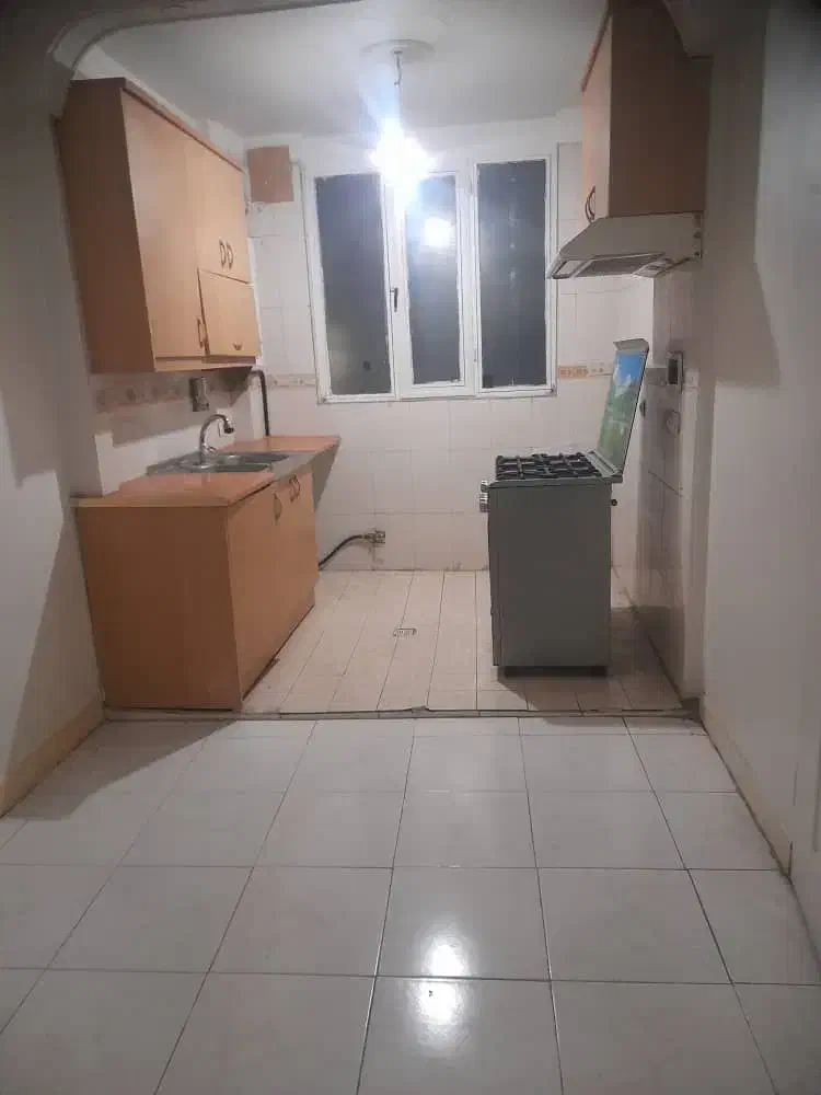 ۳۵ متری تک خواب تک واحدی