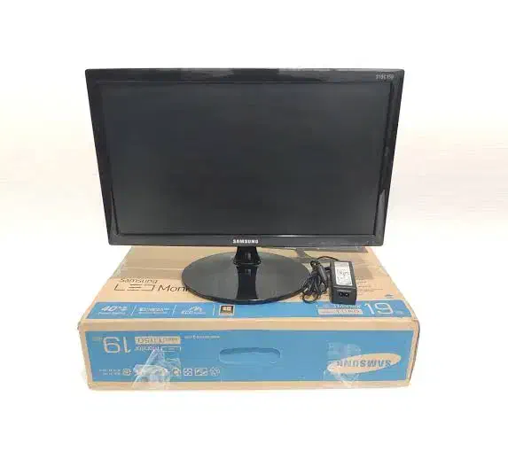 مانیتور 19 اینچ سامسونگ|قطعات و لوازم جانبی رایانه|گلبهار, شهر جدید گلبهار|دیوار