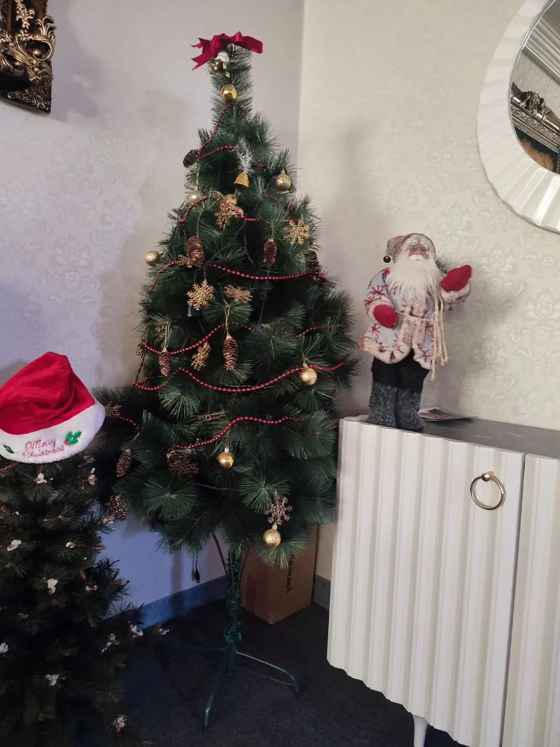 درخت کریسمس بزرگ و کوچک|گل مصنوعی|همدان, |دیوار