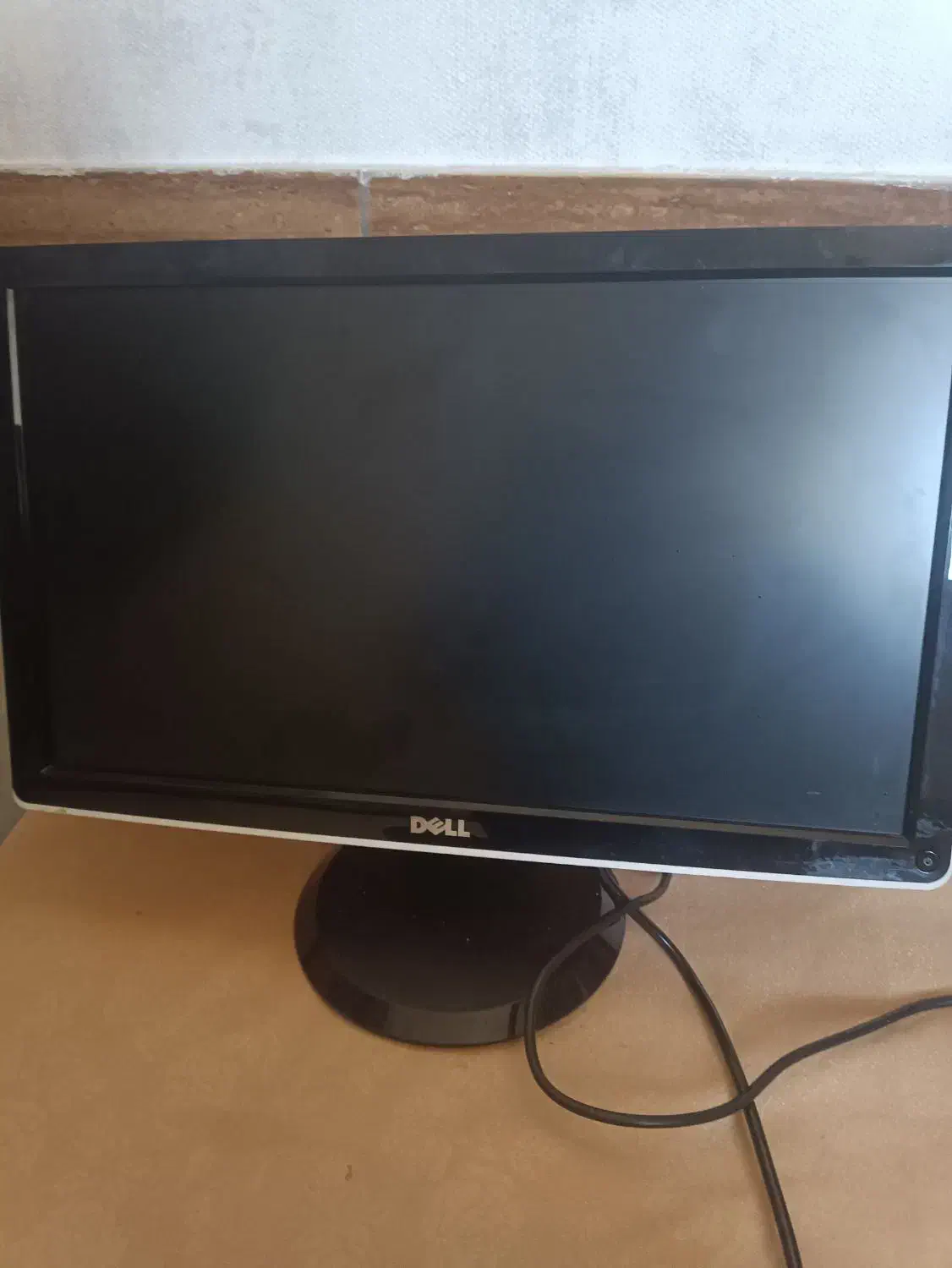 مانیتور 20 اینچ مدل dell دارای پورت VGA و HDMI|قطعات و لوازم جانبی رایانه|شیراز, شهرک مدرس|دیوار