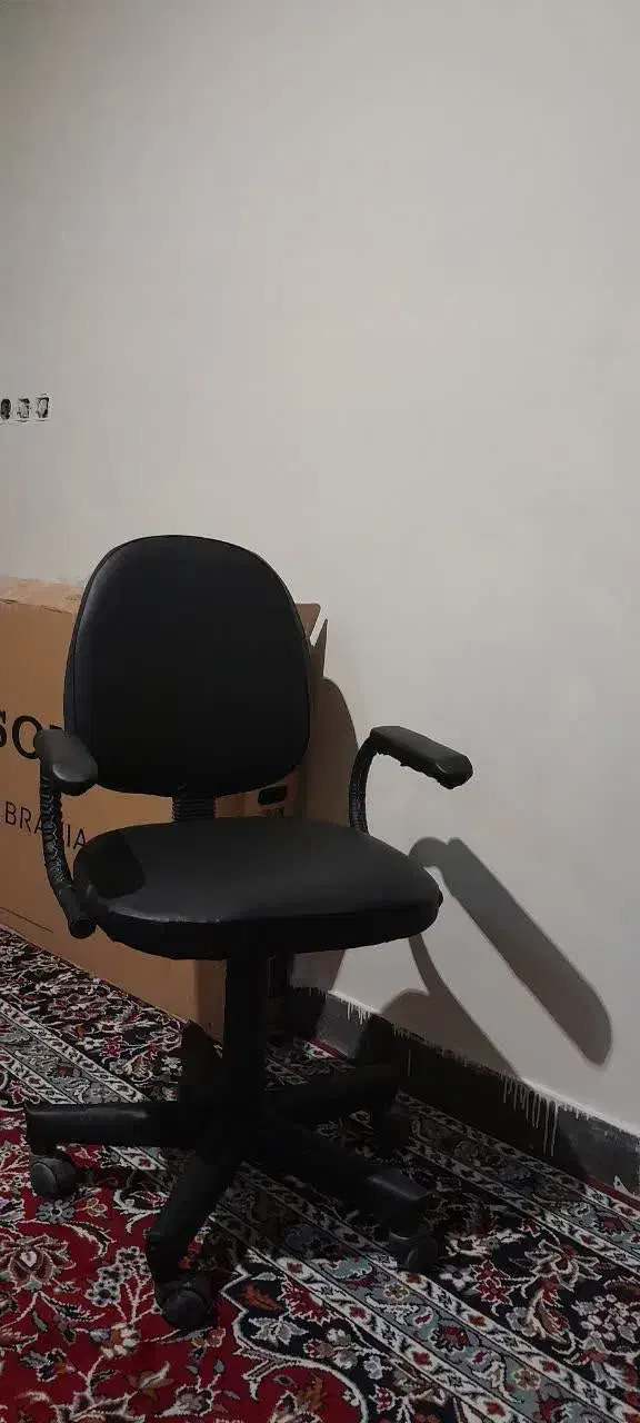 صندلی تمیز چرخشی و چرخ دار|صندلی و نیمکت|بروجرد, |دیوار