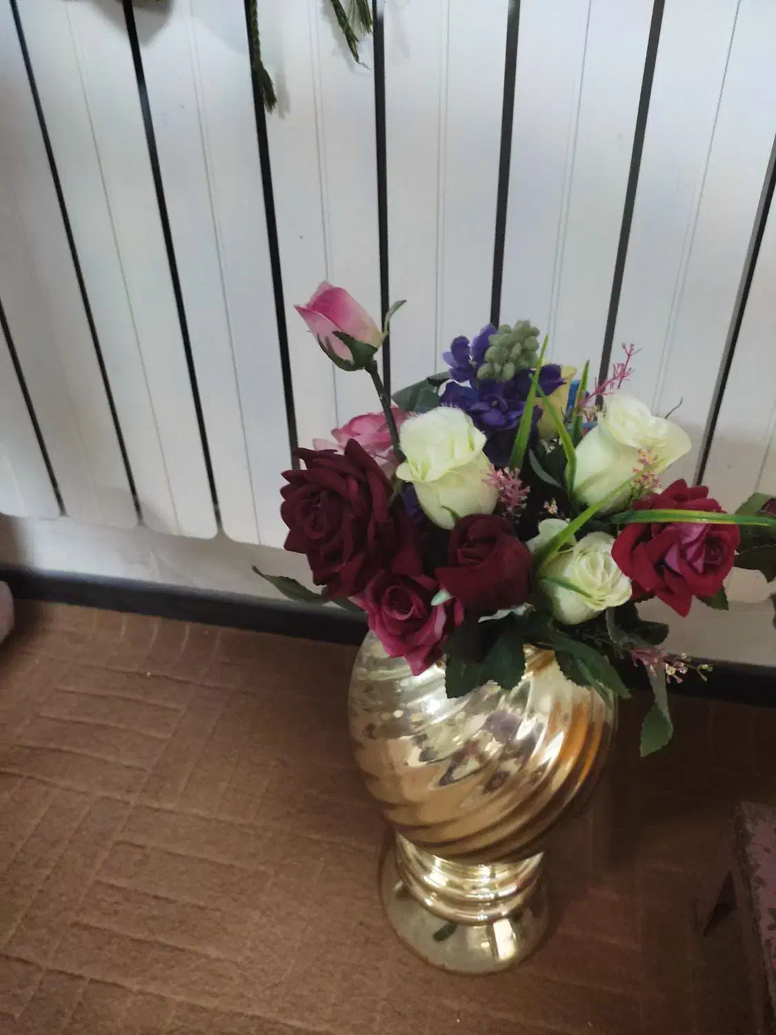 گلدان همراه گل مصنوعی|گل مصنوعی|شیراز, ریشمک|دیوار