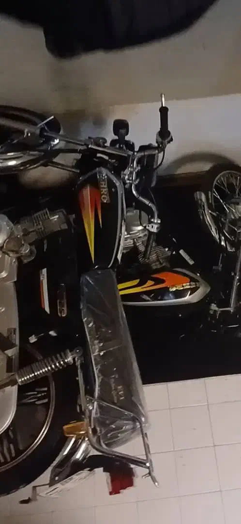 پیشرو 125صفر 1403|موتورسیکلت|اصفهان, پارک سلمان فارسی|دیوار