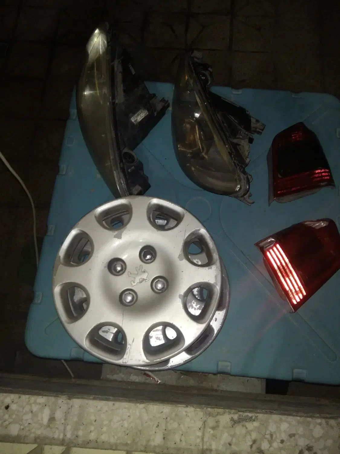 چراغ جلو2عدد وعقب 206دوعددوچهارعددقالپاق|قطعات یدکی و لوازم جانبی|مشهد, کلاهدوز|دیوار