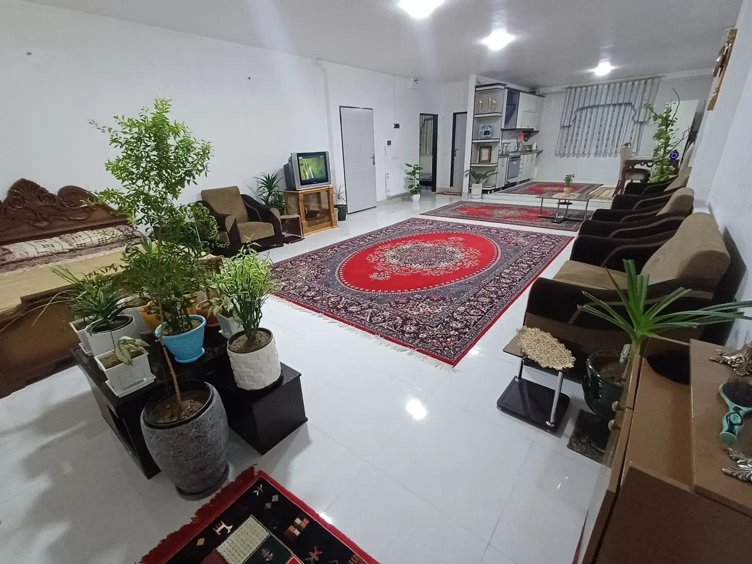 خانه ویلایی گل رز|اجارهٔ کوتاهمدت آپارتمان و سوئیت|بروجرد, |دیوار